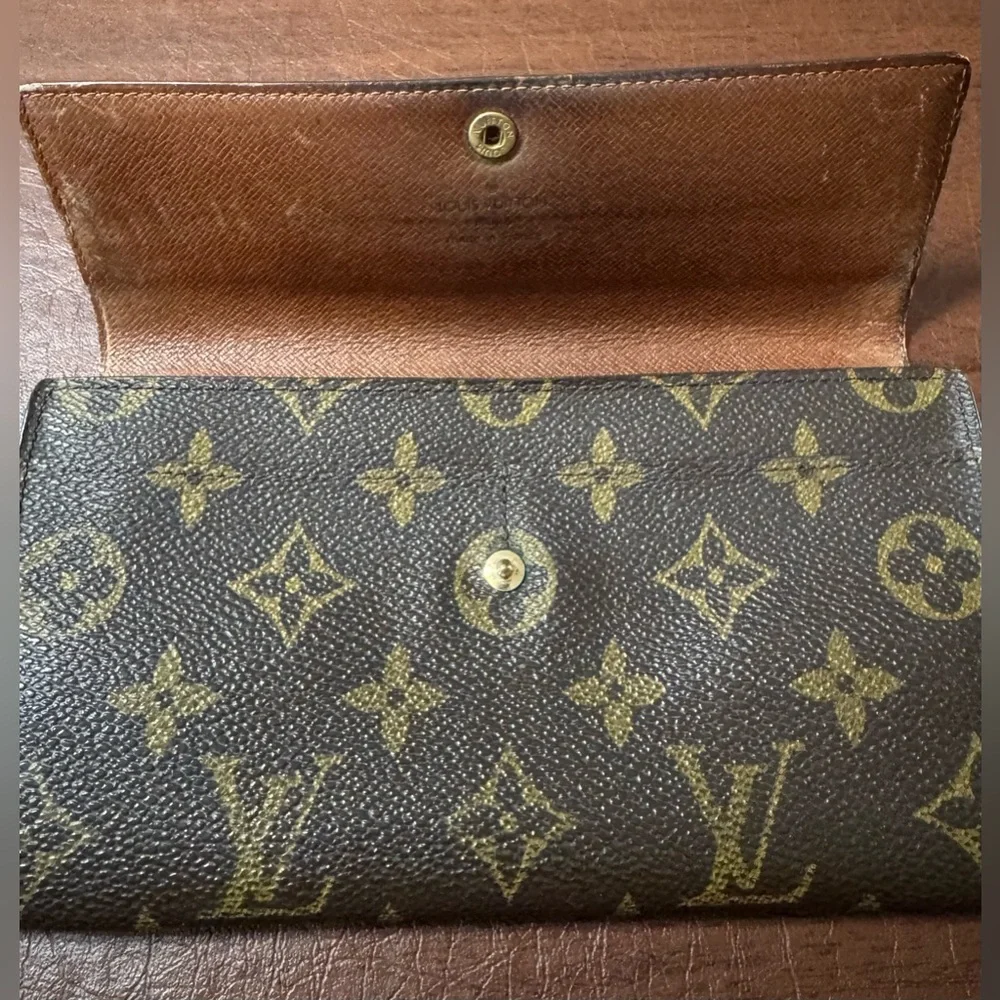 Louis Vuitton Monogram Wallet - Picture 2 of 7